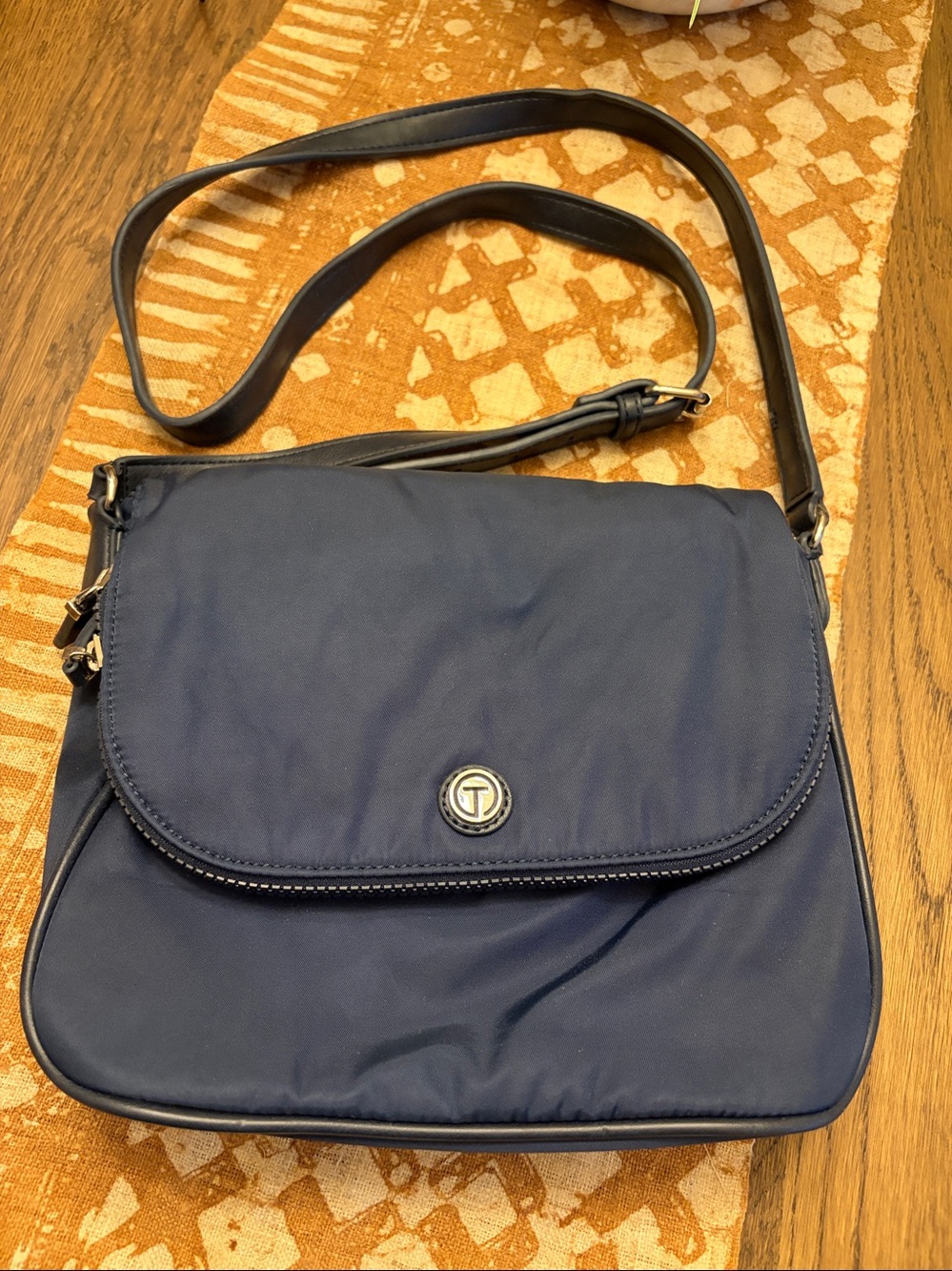 Talbots travel bag. Hidden compartment.
